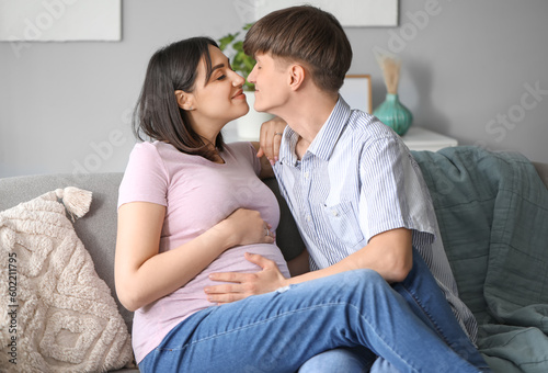 Affectionate pregnant coupl...