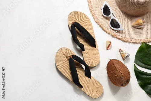 Summer vacation flat lay wi...