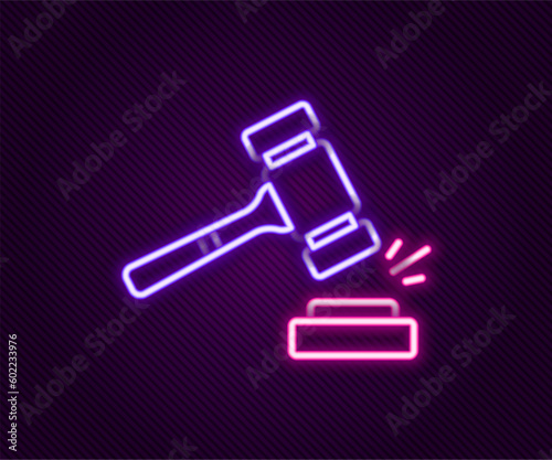 Glowing neon line Auction hammer icon isolated on black background. Gavel - hammer of judge or auctioneer. Bidding process, deal done. Auction bidding. Colorful outline concept. Vector
