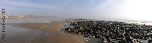 Photo panoramique de la plage de Sainte Cécile plage au bord de La Manche département du Pas de Calais en France