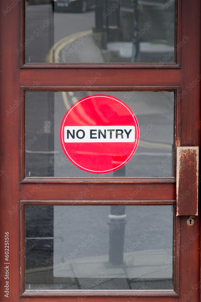 Naklejka premium No Entry sight on shop door for customer segregation