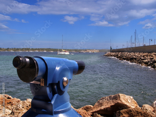 Hafen von Fornells auf Menorca mit Fernrohr photo