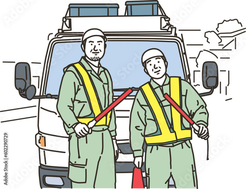 現場で警備をする作業員の男性達
