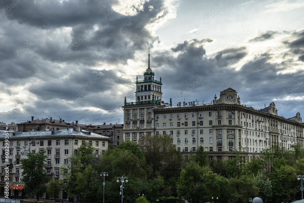 Fototapeta premium Clouds over the city