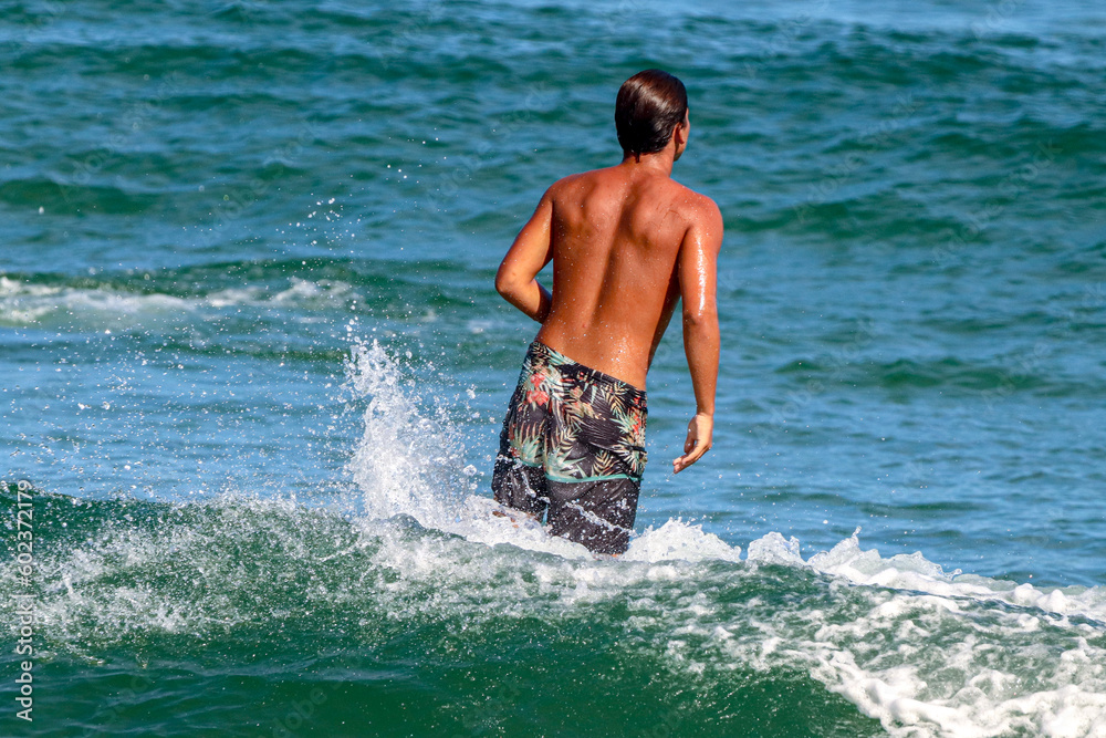 Rio de Janeiro, RJ, Brazil, 05.08.2023 - Surfers riding waves on Arpoador Beach, Ipanema