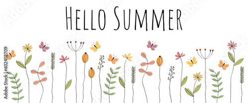 Hello Summer - Schriftzug in englischer Sprache - Hallo Sommer. Grußbanner mit liebevoll gezeichneten Blumen und Schmetterlingen.