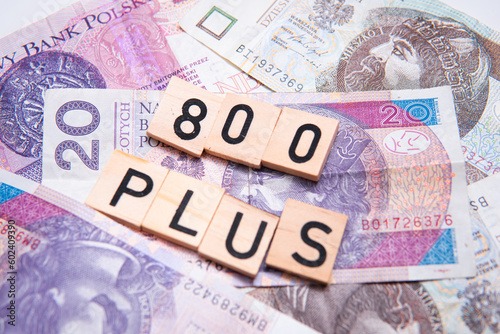 inscription 800 plus next to Polish money. Revaluation of the 500 plus program in Poland. Election promises