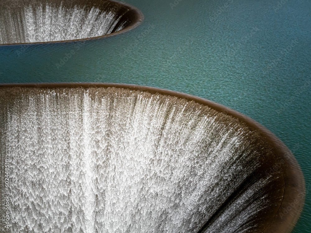 サークルダムから放流する青土ダム Stock Photo Adobe Stock