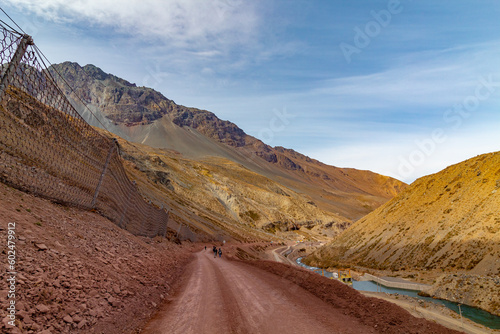cores de Caj  n del Maipo e Embalse El Yeso  Chile cordilheira dos Andes  Santiago  Chile