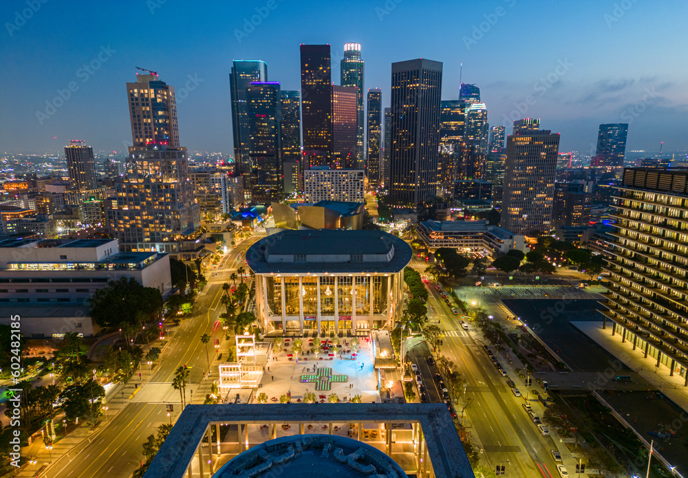 Fototapeta premium Los Angeles CA architecture at dusk