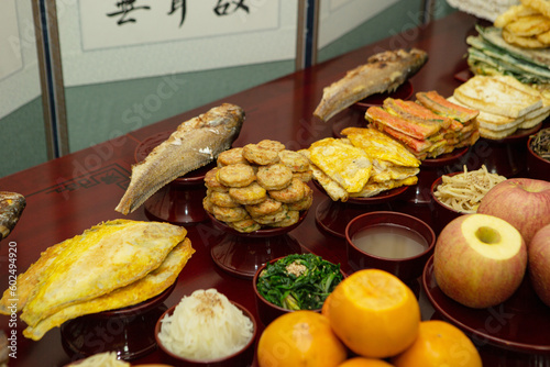Fotografija prepare food for ancestral rites table