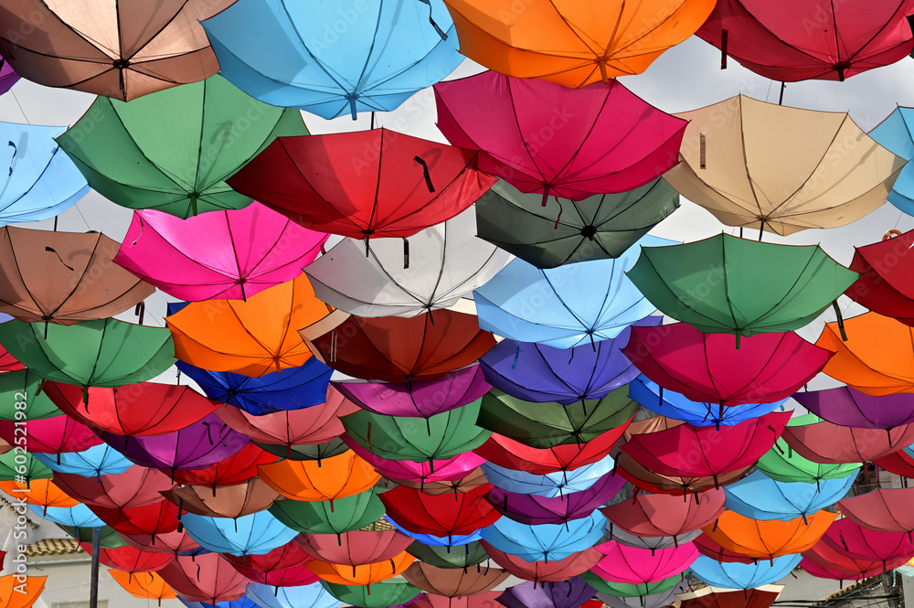 Paraguas adornando una fiesta en Andalucia España