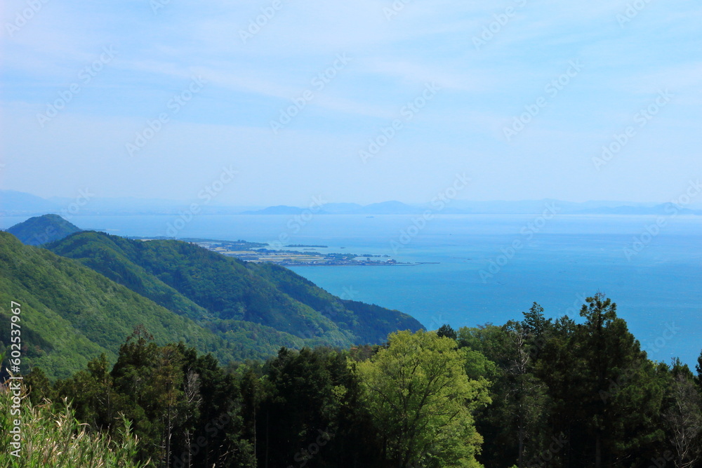 賤ケ岳から見る初夏の琵琶湖の風景