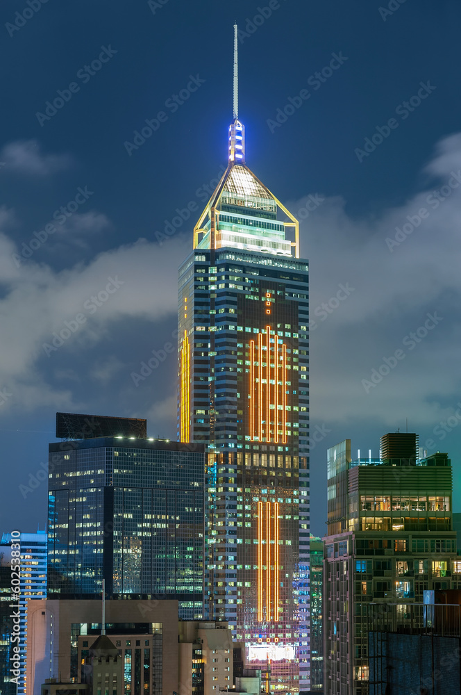 Naklejka premium Skyscraper in downtown district of Hong Kong city at night