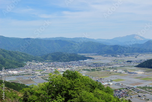 賤ケ岳から見下ろす木之本駅周辺の風景 © So Takinoiri