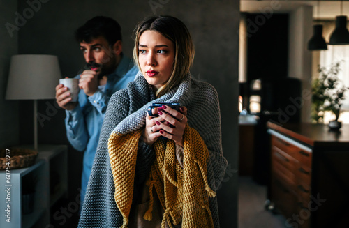 Fotografia Freezing man and woman suffering from cold or flu fever or having trouble with c
