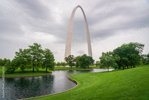 River and Gateway Arch National Park