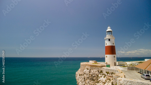 vista del faro de punta Europa en el peñón de Gibraltar
