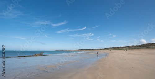 Ile d’Oléron (Charente-Maritime, France). La plage des Sables Vigniers à Saint-Georges photo