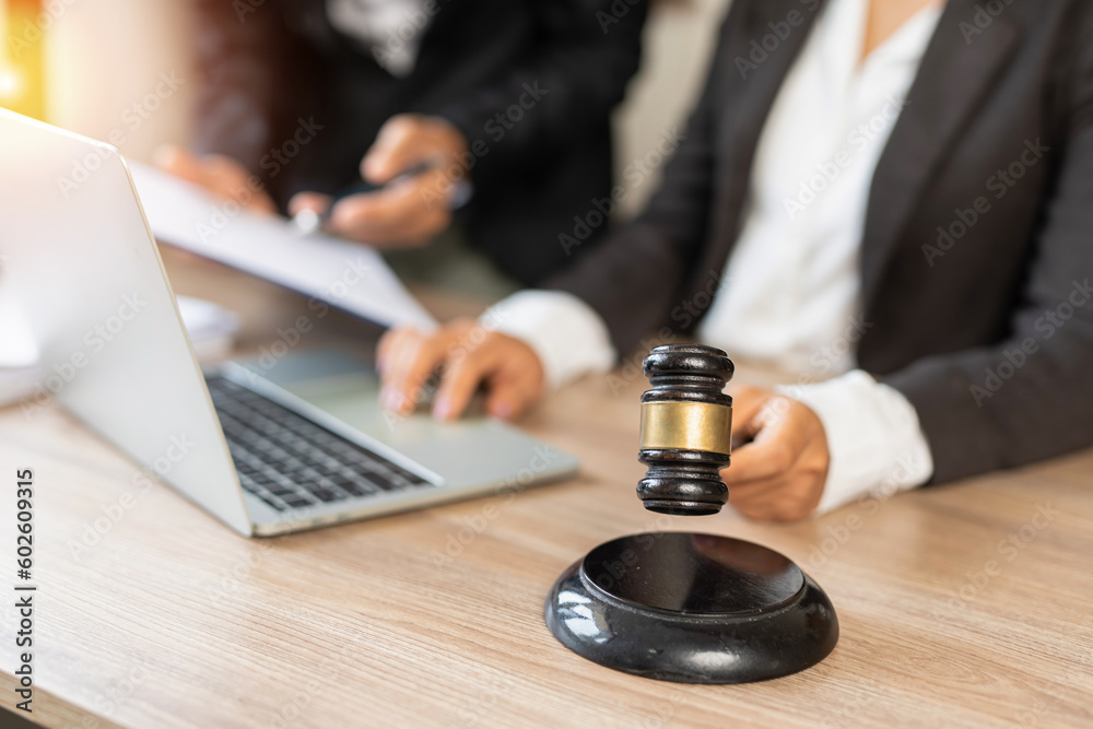 judge on wooden table And experienced lawyers meet with clients and give advice behind the scenes. legal services legal consulting concept