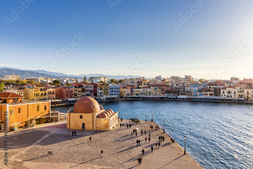 Fototapeta Naklejka Na Ścianę i Meble -  Venetian harbour with the Kucuk Hasan Pasha Mosque in the city of Chania, Crete.