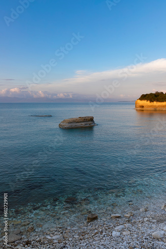  Krajobraz morski. Canal D'Amour i piękne formacje skalne greckiej wyspy Korfu, nieopodal miejscowości Sidari. Malownicze scenerie nad Morzem Jońskim. 