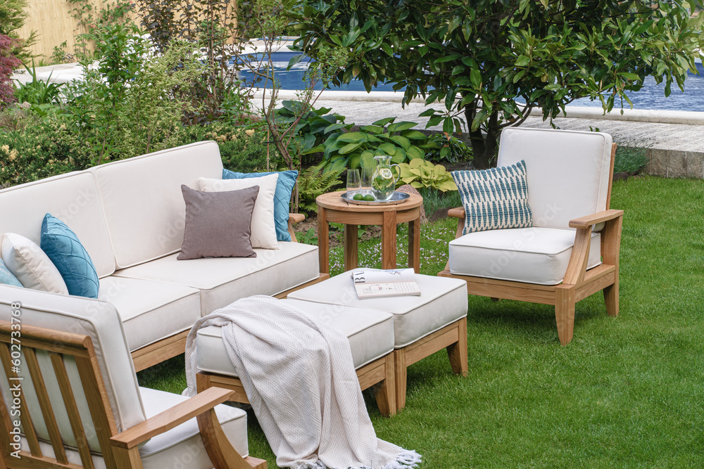 Fototapeta premium table and chairs on the terrace