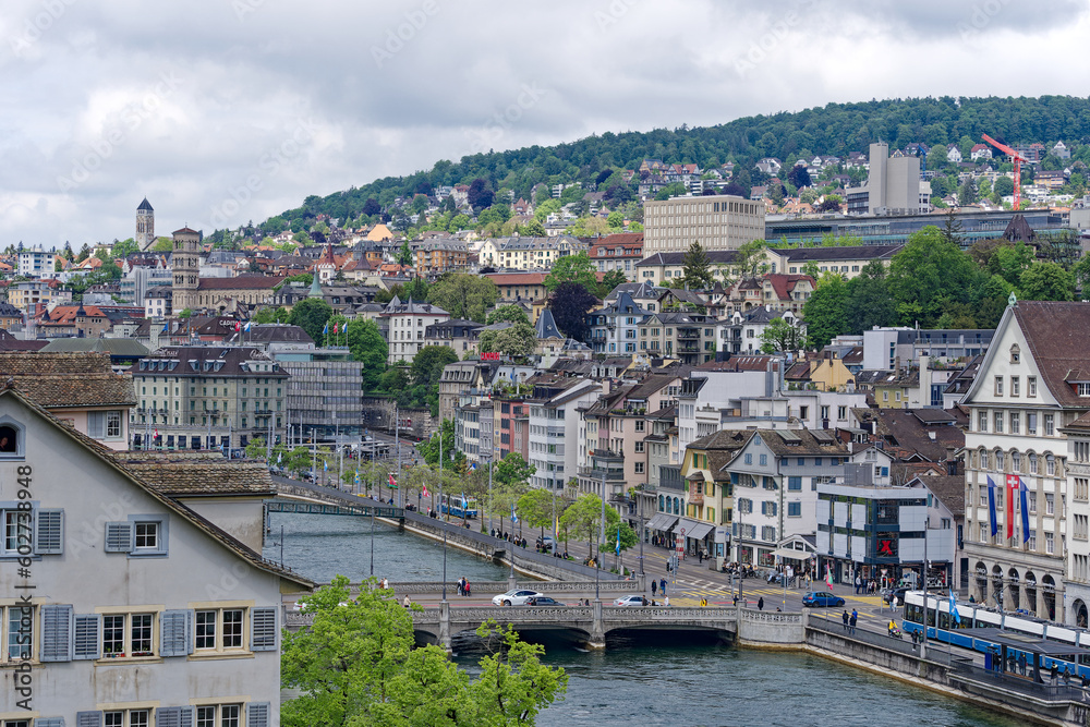 Scenic view of the medieval old town of City of Zürich with Limmat River and quayside on a cloudy spring afternoon. Photo taken May 13th, 2023, Zurich, Switzerland.