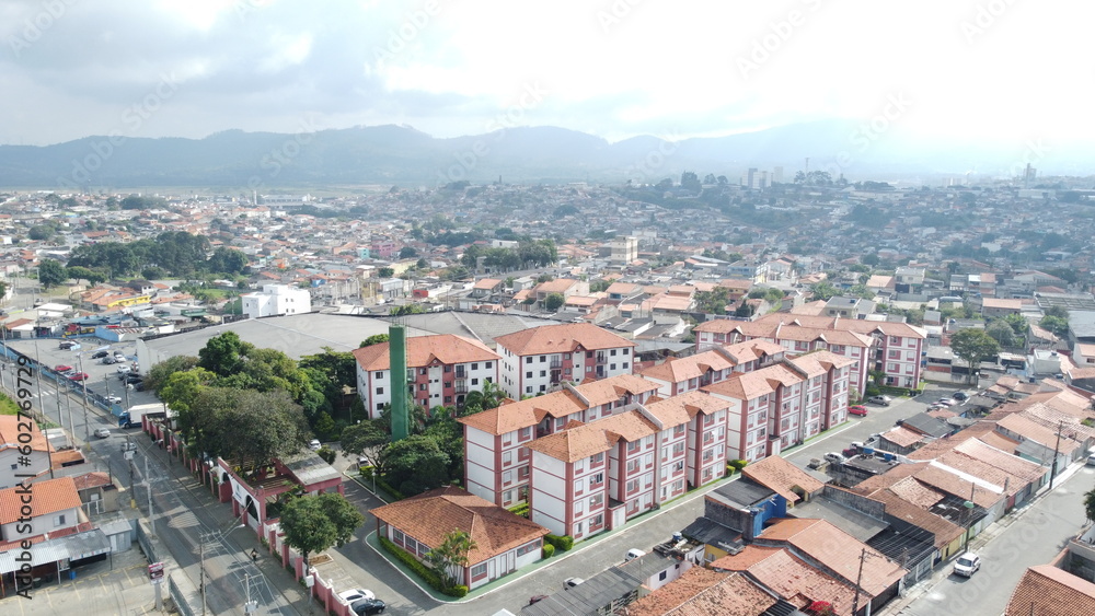 Conjunto de casas e apartamentos na cidade de Mogi das Cruzes, SP, Brasil