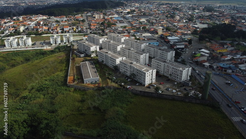 Conjunto de casas e apartamentos na cidade de Mogi das Cruzes, SP, Brasil photo