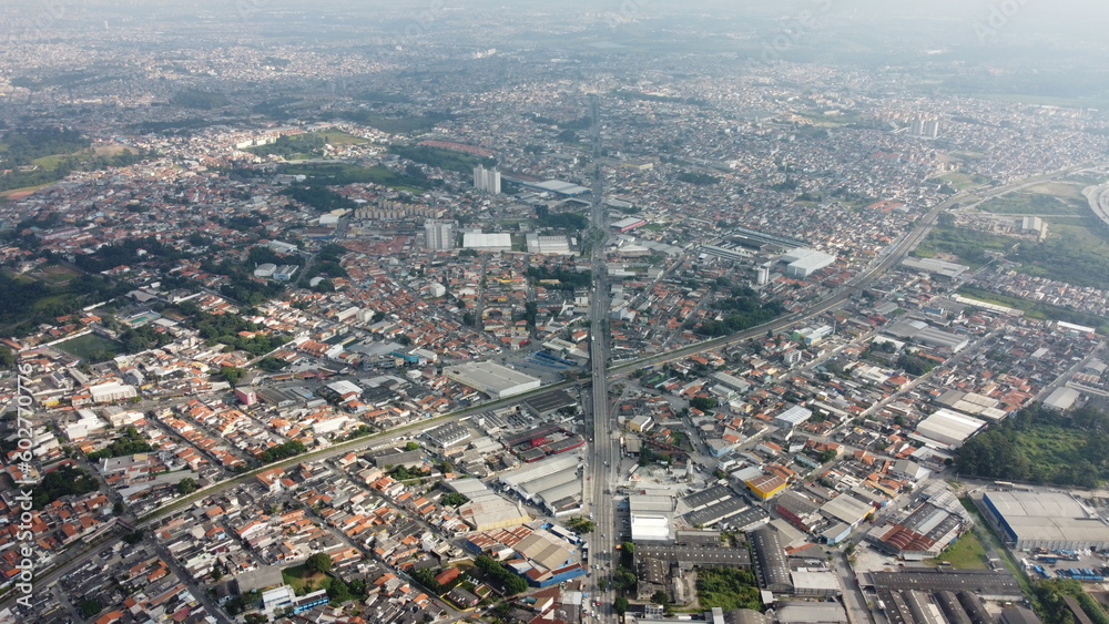 Obraz premium Visão aérea da cidade de Poá em São Paulo, Brasil