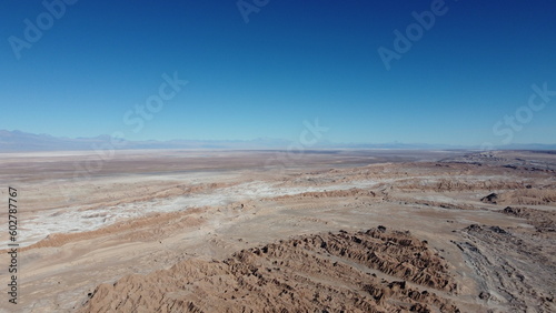 Visão das montanhas e solo do deserto do atacama no Chile. 