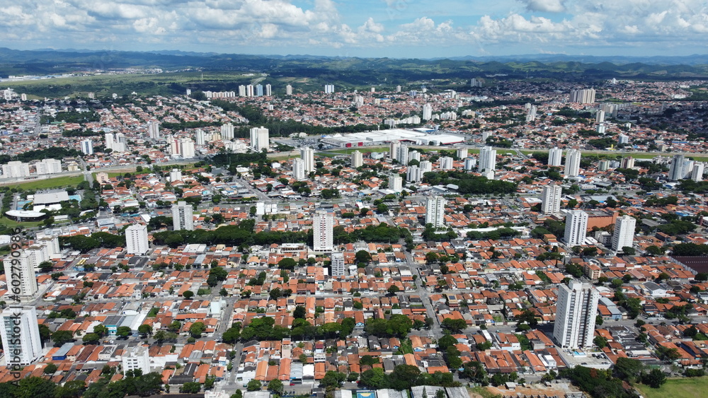 Visão aérea de um bairro da cidade de São José dos Campos captada do alto por um drone em São Paulo Brasil. 
