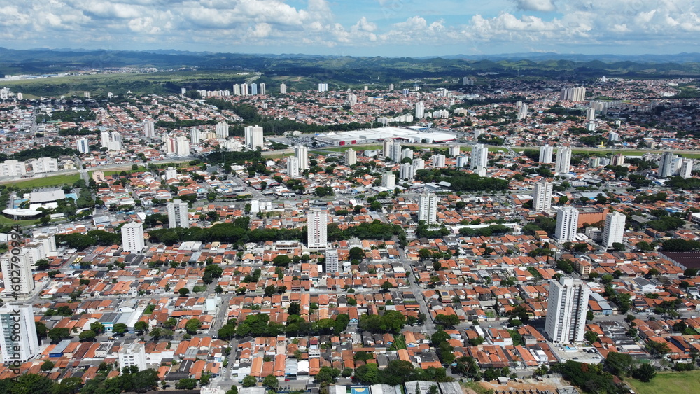 Visão aérea da cidade de São José dos Campos no vale do paraíba em São Paulo, Brasil
