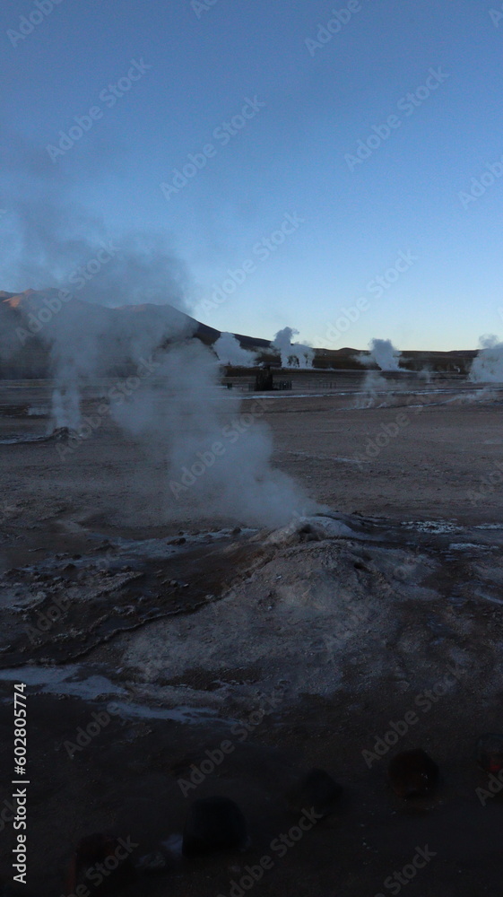 Fototapeta premium Vapores termais no Geysel Del tatio, Chile.