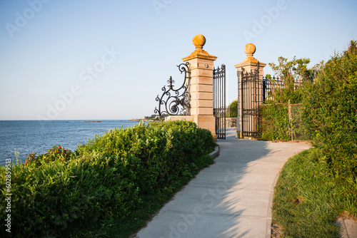 Fotografie Public access path at Newport Cliff Walk Ruggles