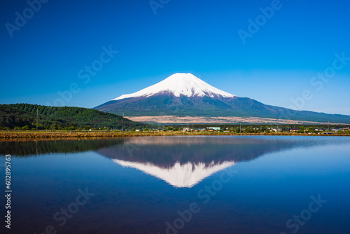 山中湖から逆さ富士 © 文明 金本