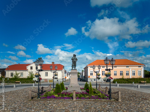 A statue in the old center of Raahe town at summertime. фототапет