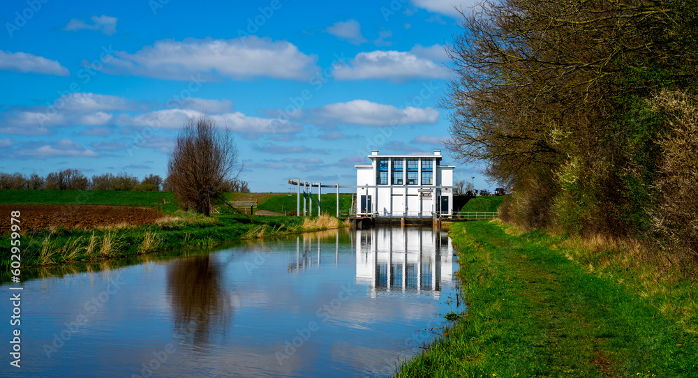 Obraz premium Rural landscape with pumping station near Bronckhorst, Netherlands 