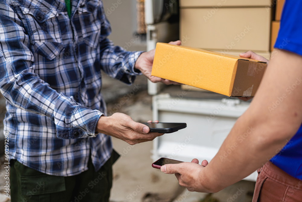 Three smartphones scan a QR code to pay for delivery workers, contactless transactions, cashless society, mobile internet payment, technology