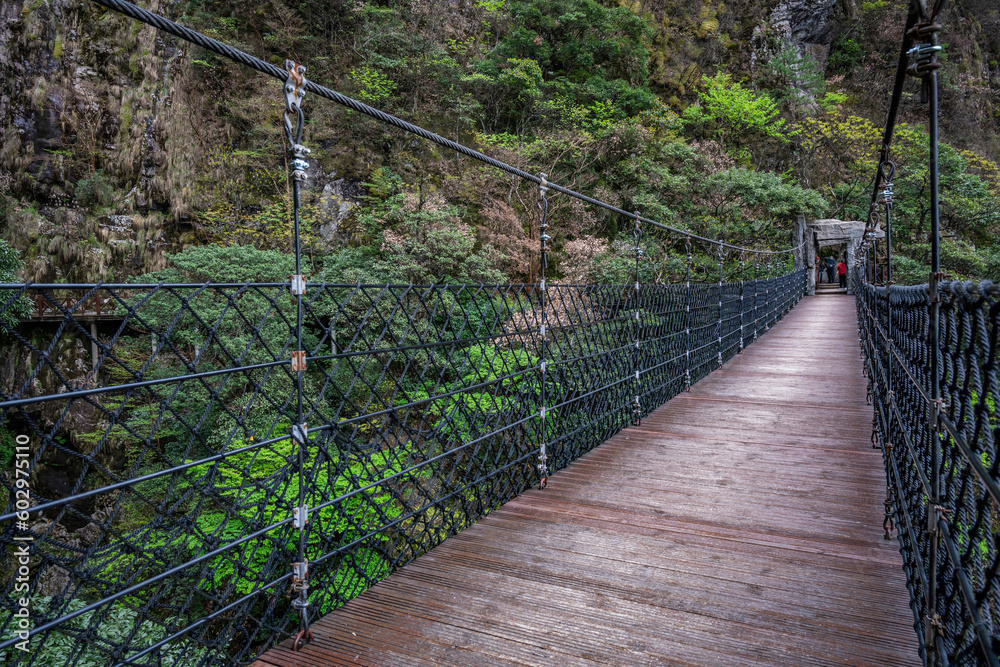 Obraz premium Wugong Mountain Suspension Bridge, Pingxiang, China