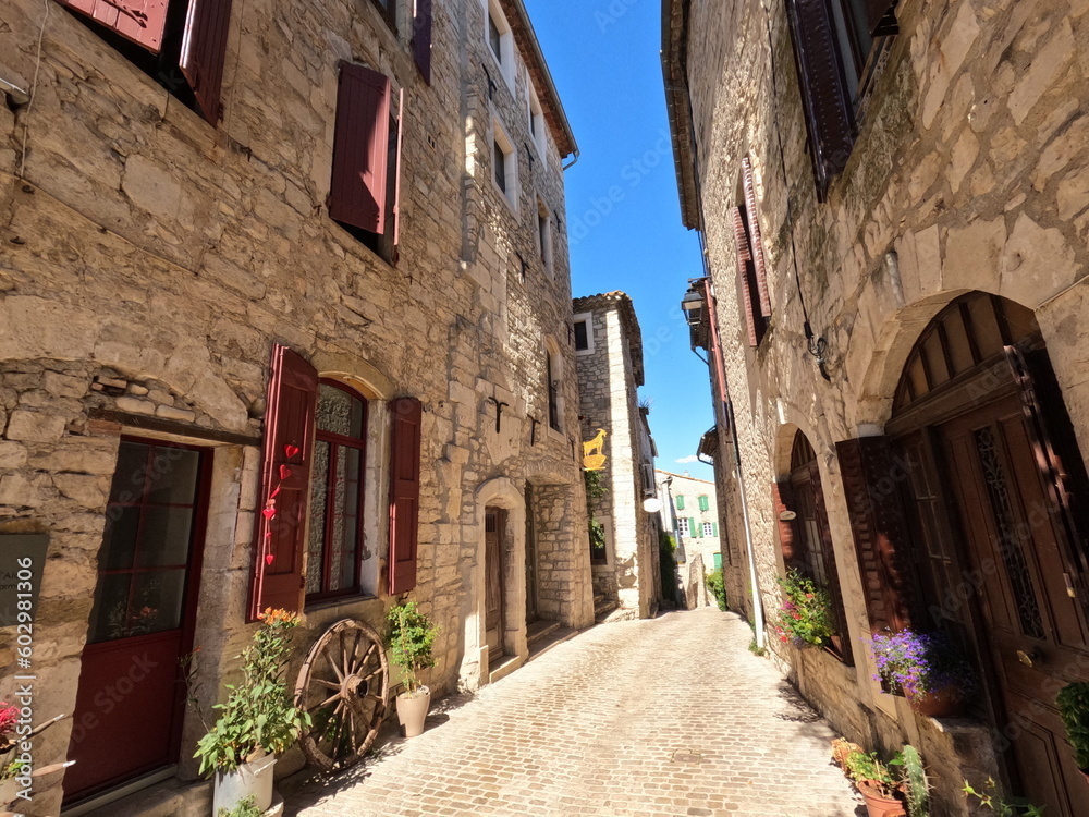Vézénobres vila medieval de pedra no sul da França