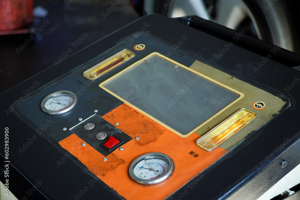 gear flushing machine,Automatic transmission flushes and fluid replacements service in garage service shop. gear flushing machine,Automatic transmission flushes and fluid replacements service in garage service shop.