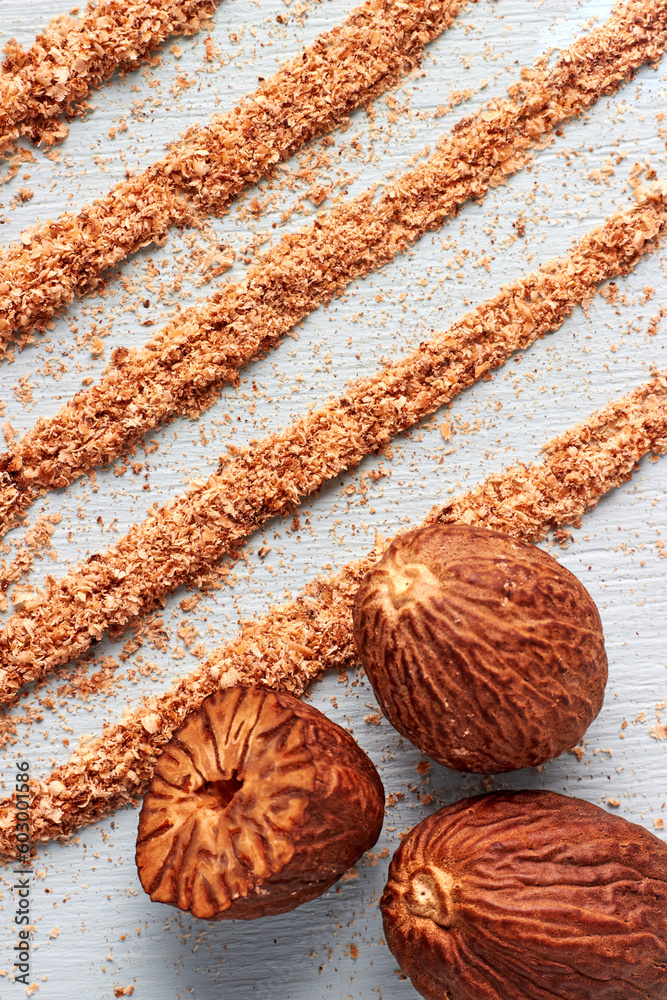 Three whole nutmegs and half against grated coca tracks made from grated nutmeg powder