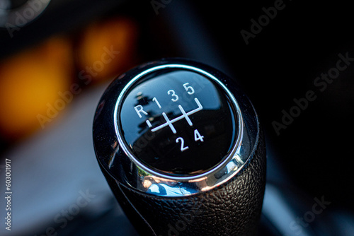 Fotografía black car gear shift knob