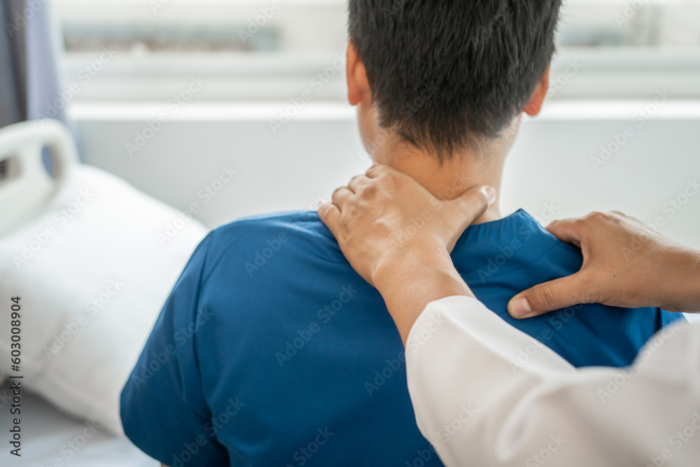 back and shoulder pain, Physiotherapy specialists help patients in physiotherapy. about Muscle Weakness and Fatigue