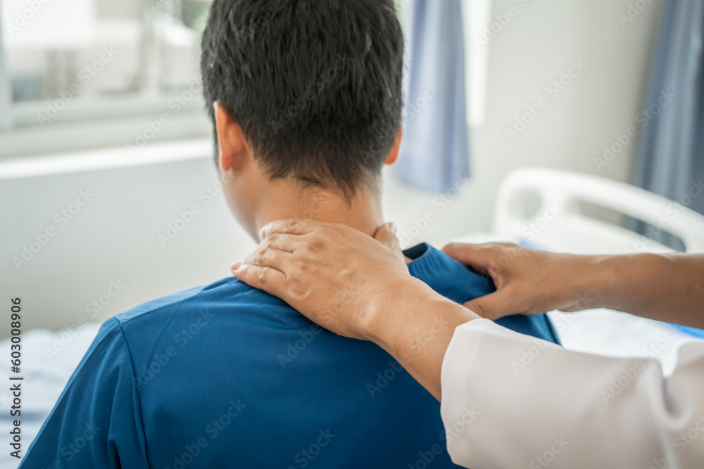 back and shoulder pain, Physiotherapy specialists help patients in physiotherapy. about Muscle Weakness and Fatigue back and shoulder pain, Physiotherapy specialists help patients in physiotherapy. about Muscle Weakness and Fatigue