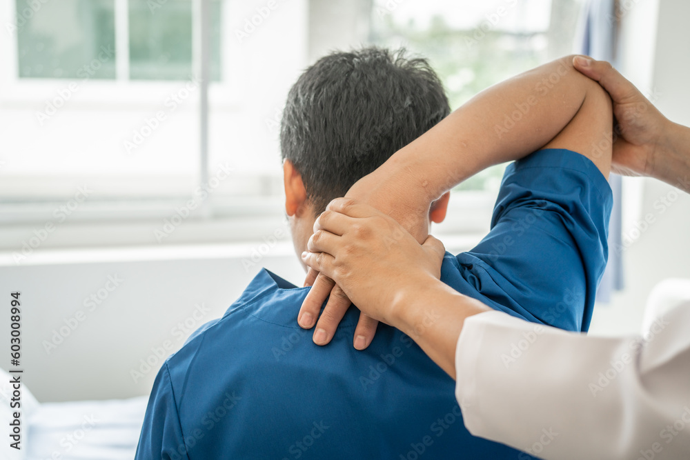 back and shoulder pain, Physiotherapy specialists help patients in physiotherapy. about Muscle Weakness and Fatigue back and shoulder pain, Physiotherapy specialists help patients in physiotherapy. about Muscle Weakness and Fatigue