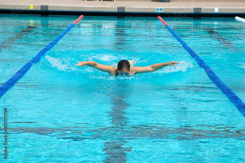 Swimmer during practice © Designpics