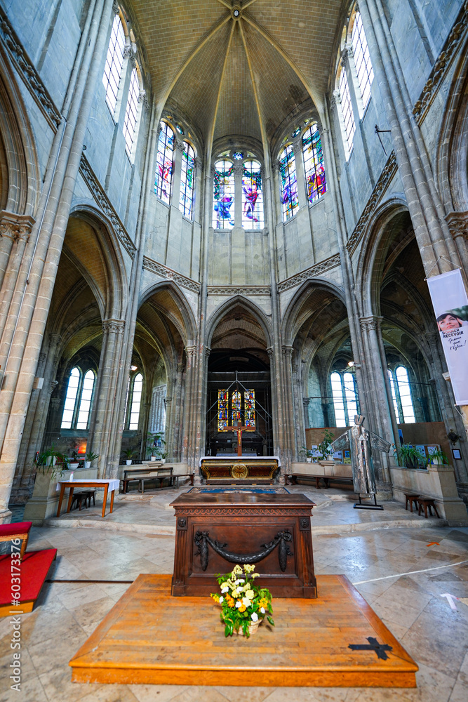 Interior of the Collegiate Church of Notre Dame et Saint Loup (